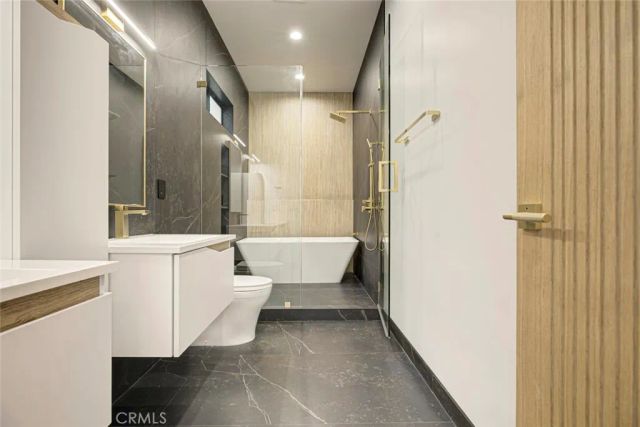 14955 Hartsook, Sherman Oaks, CA 91403