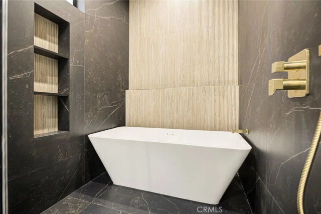 14955 Hartsook, Sherman Oaks, CA 91403