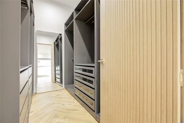 14955 Hartsook, Sherman Oaks, CA 91403