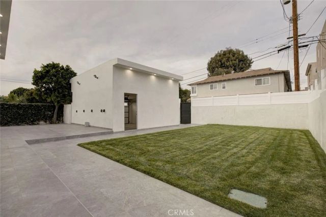 14955 Hartsook, Sherman Oaks, CA 91403