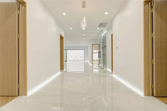 14955 Hartsook, Sherman Oaks, CA 91403