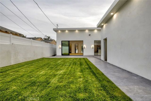 14955 Hartsook, Sherman Oaks, CA 91403