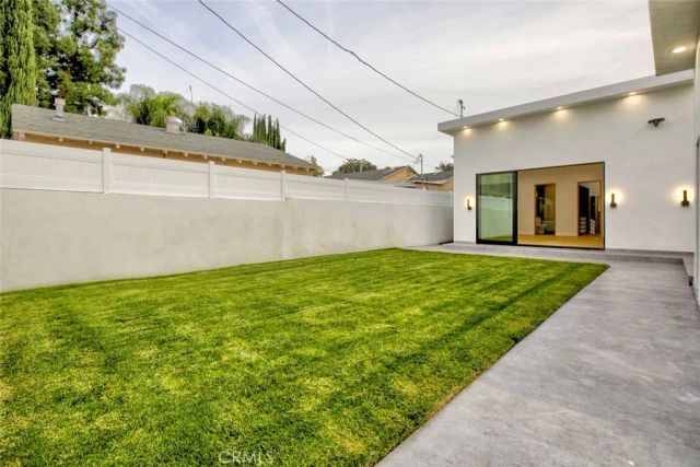 14955 Hartsook, Sherman Oaks, CA 91403