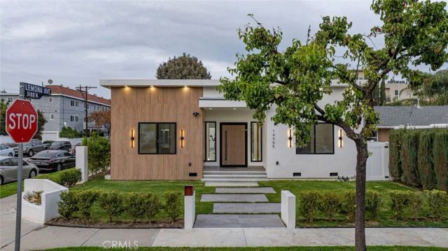 14955 Hartsook, Sherman Oaks, CA 91403