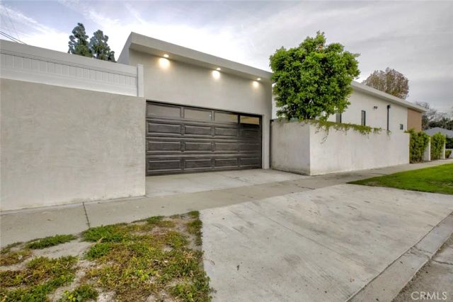 14955 Hartsook, Sherman Oaks, CA 91403