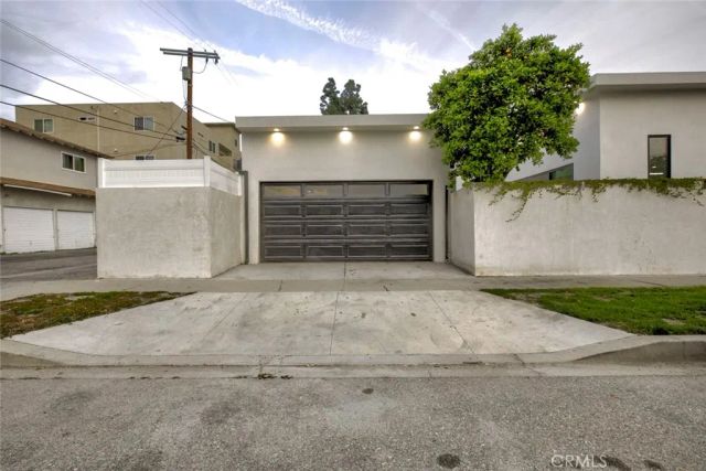 14955 Hartsook, Sherman Oaks, CA 91403