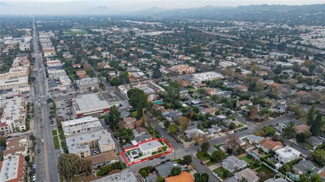 14955 Hartsook, Sherman Oaks, CA 91403