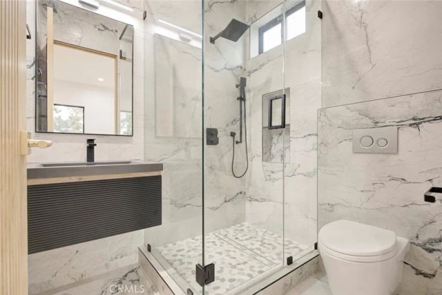 14955 Hartsook, Sherman Oaks, CA 91403