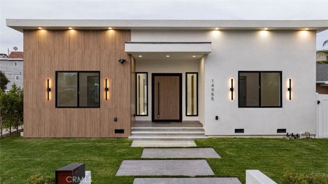 14955 Hartsook, Sherman Oaks, CA 91403