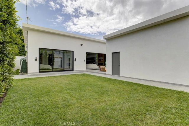 14955 Hartsook, Sherman Oaks, CA 91403
