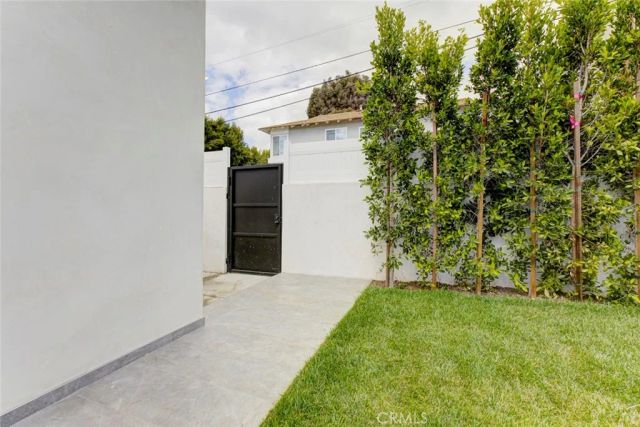 14955 Hartsook, Sherman Oaks, CA 91403