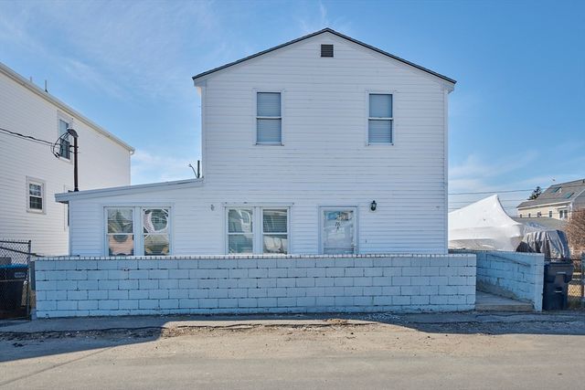 76 Railroad Ave 1, Salisbury, MA 01952