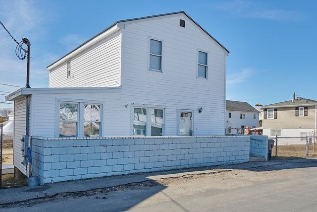 76 Railroad Ave 1, Salisbury, MA 01952