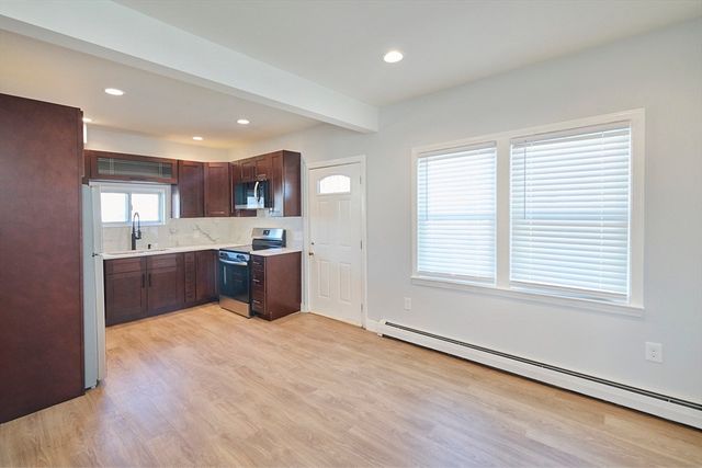 76 Railroad Ave 1, Salisbury, MA 01952