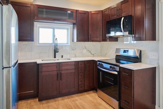 76 Railroad Ave 1, Salisbury, MA 01952