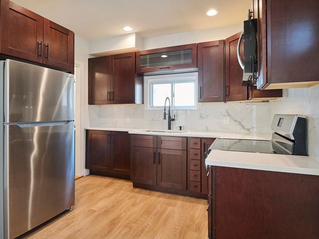 76 Railroad Ave 1, Salisbury, MA 01952