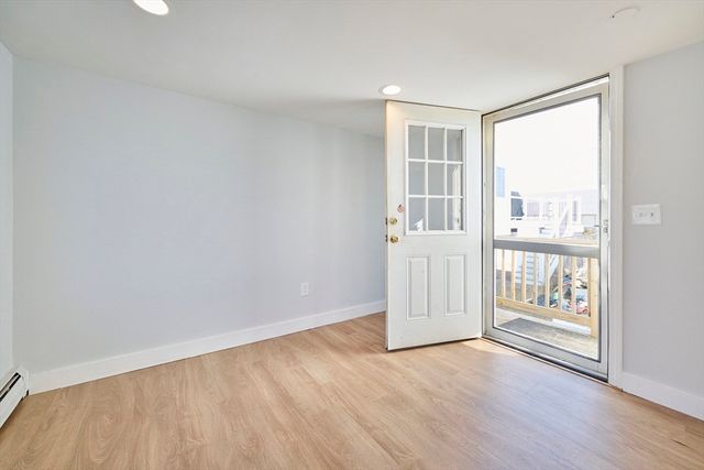 76 Railroad Ave 1, Salisbury, MA 01952