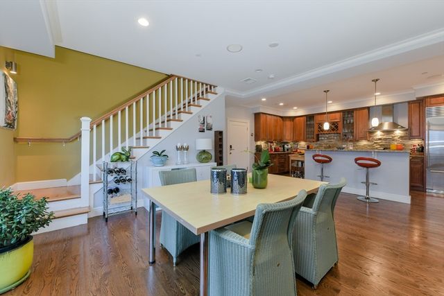 350 W Broadway 10, Boston, MA 02127