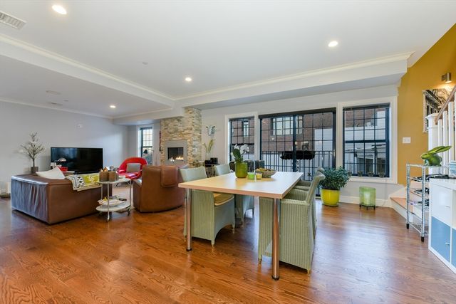 350 W Broadway 10, Boston, MA 02127