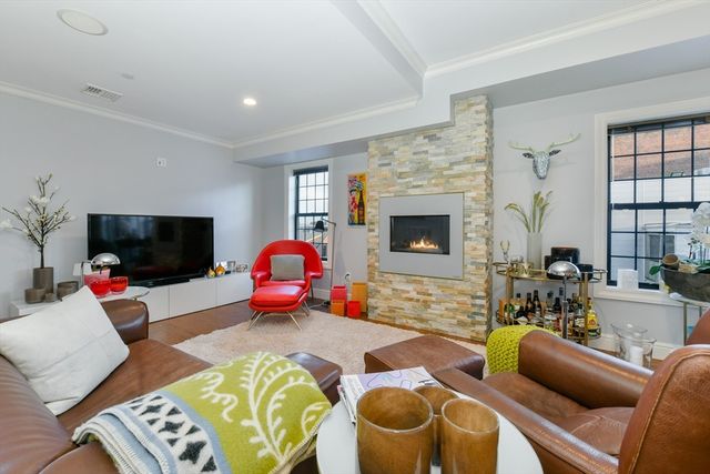 350 W Broadway 10, Boston, MA 02127