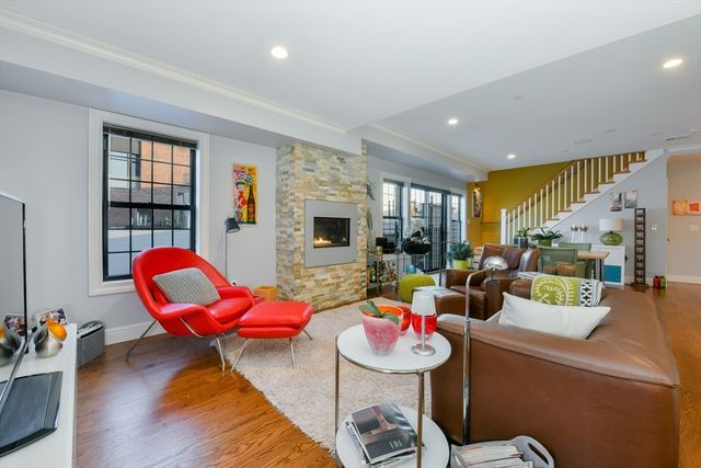 350 W Broadway 10, Boston, MA 02127