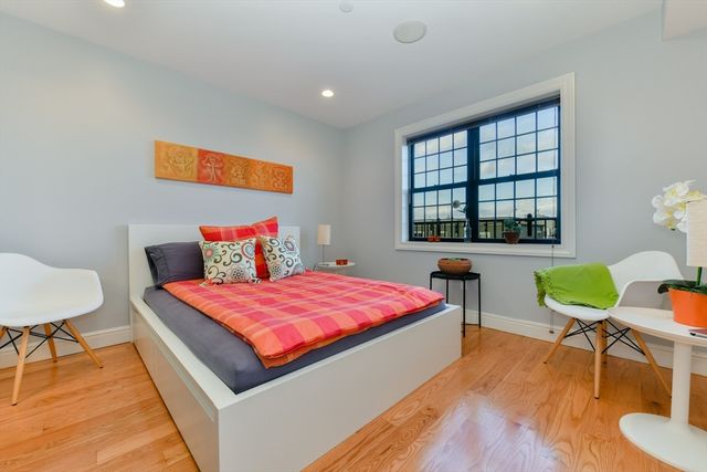 350 W Broadway 10, Boston, MA 02127