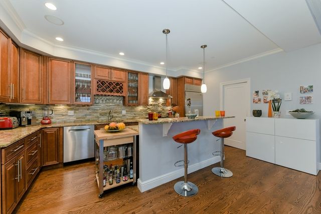 350 W Broadway 10, Boston, MA 02127