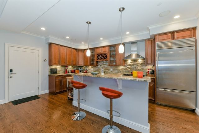 350 W Broadway 10, Boston, MA 02127