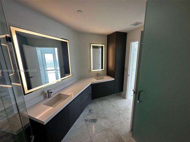 851 NE 1st Avenue 4006, Miami, FL 33132