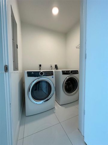 851 NE 1st Avenue 4006, Miami, FL 33132