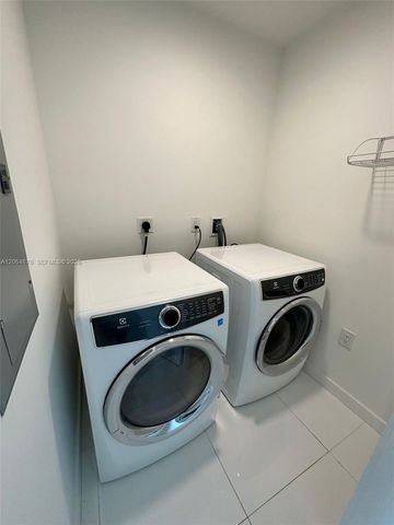851 NE 1st Avenue 4006, Miami, FL 33132