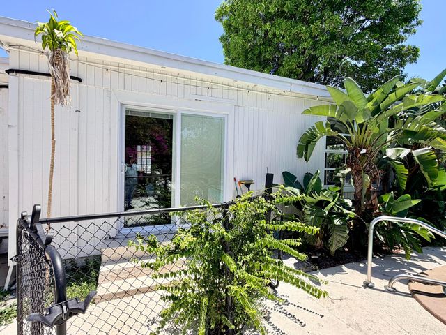1124 18th Avenue N, Lake Worth, FL 33460