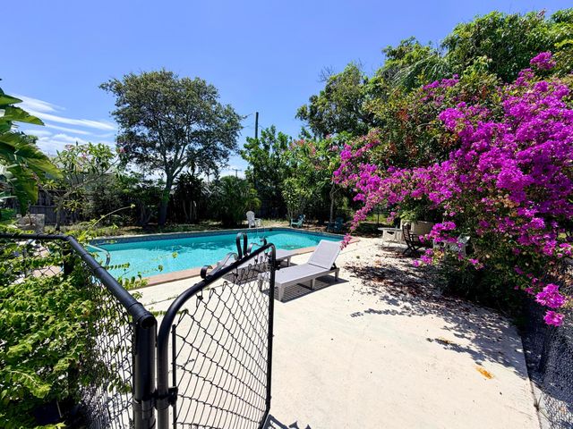1124 18th Avenue N, Lake Worth, FL 33460