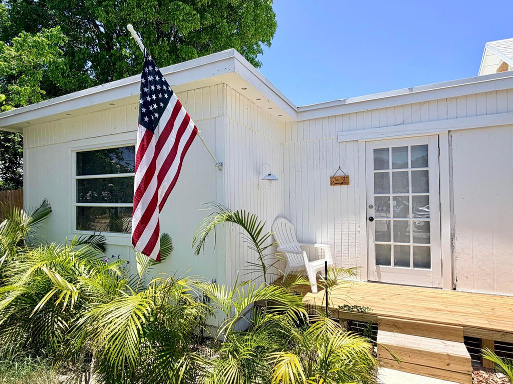 1124 18th Avenue N, Lake Worth, FL 33460