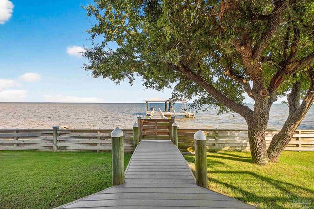 1106 Oyster Bay Dr, Milton, FL 32583