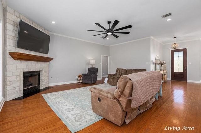 298 Spring Creek Drive, Nacogdoches, TX 75965