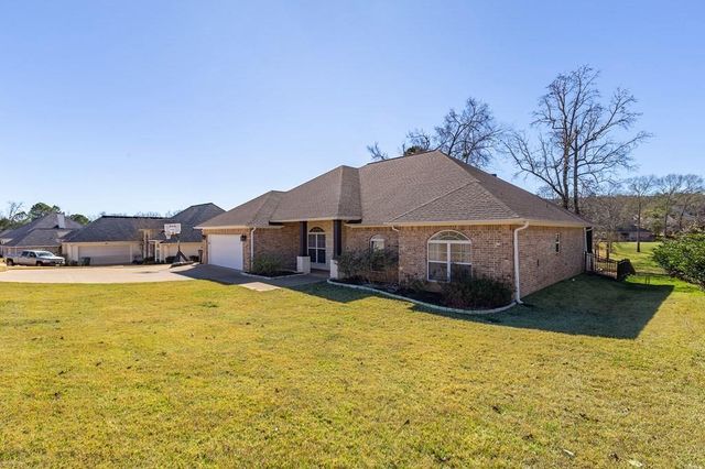 298 Spring Creek Drive, Nacogdoches, TX 75965