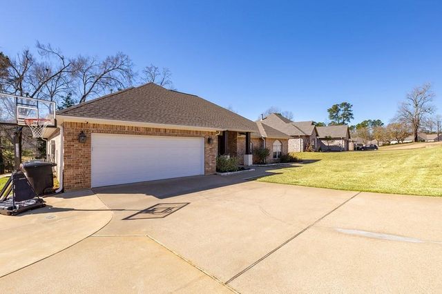 298 Spring Creek Drive, Nacogdoches, TX 75965