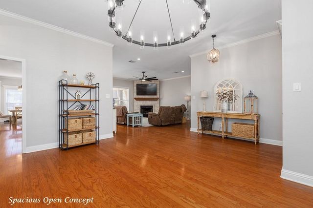 298 Spring Creek Drive, Nacogdoches, TX 75965