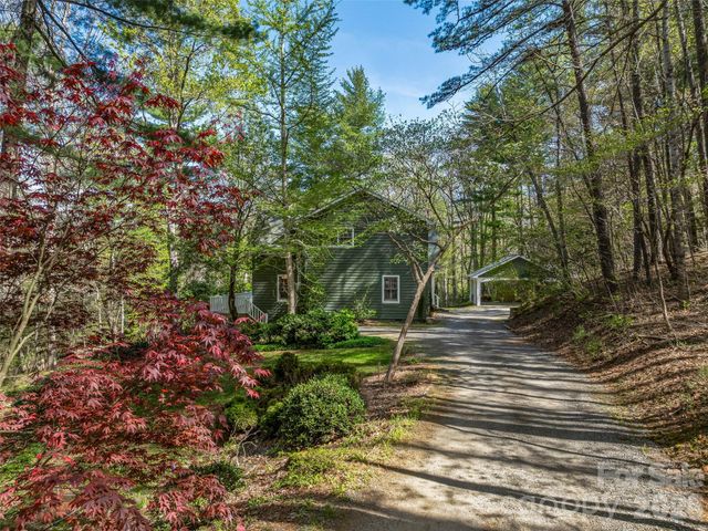 18 Thousand Oaks Boulevard, Fairview, NC 28730