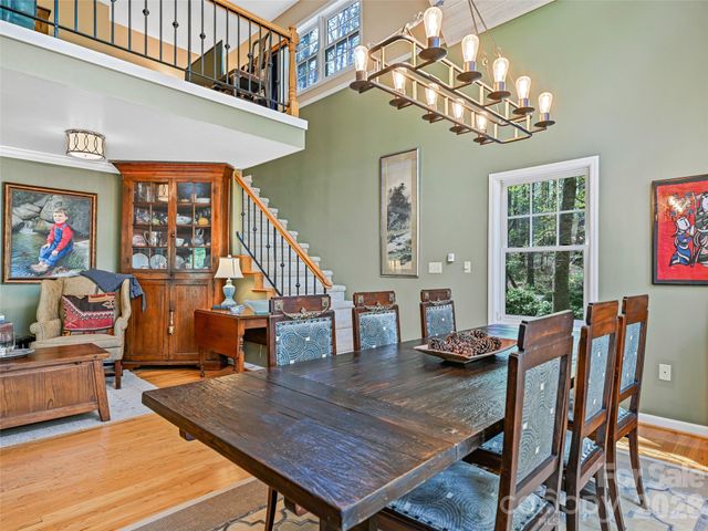 18 Thousand Oaks Boulevard, Fairview, NC 28730