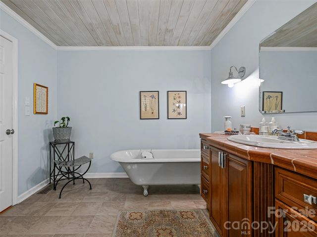 18 Thousand Oaks Boulevard, Fairview, NC 28730
