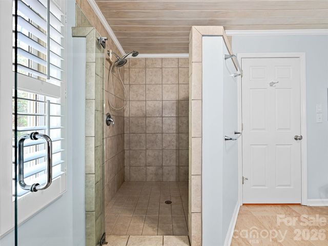 18 Thousand Oaks Boulevard, Fairview, NC 28730