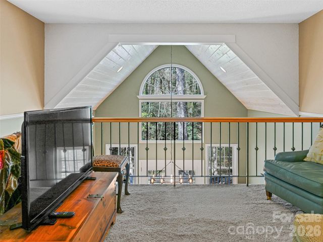 18 Thousand Oaks Boulevard, Fairview, NC 28730