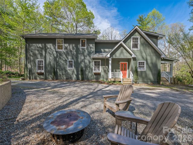 18 Thousand Oaks Boulevard, Fairview, NC 28730