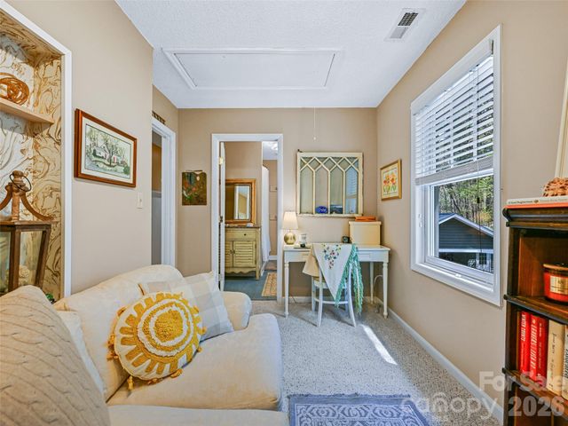 18 Thousand Oaks Boulevard, Fairview, NC 28730