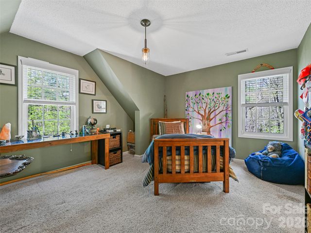 18 Thousand Oaks Boulevard, Fairview, NC 28730