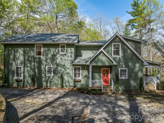 18 Thousand Oaks Boulevard, Fairview, NC 28730