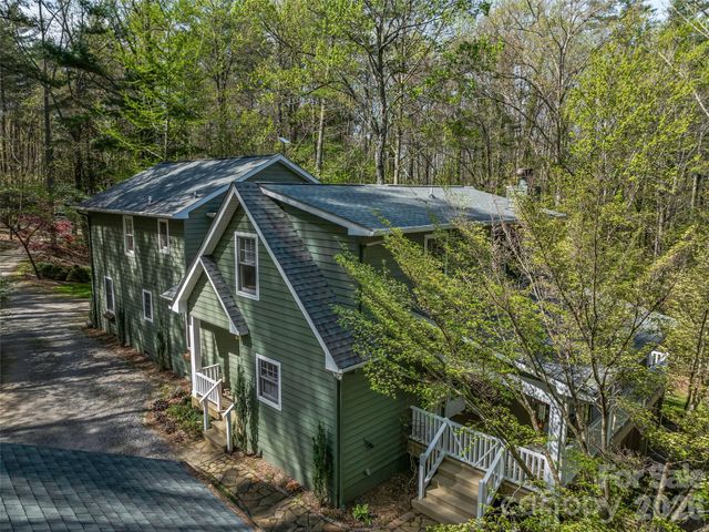 18 Thousand Oaks Boulevard, Fairview, NC 28730