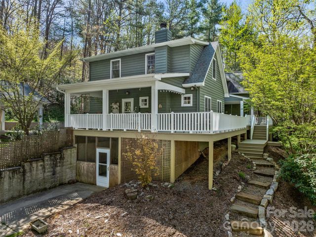 18 Thousand Oaks Boulevard, Fairview, NC 28730